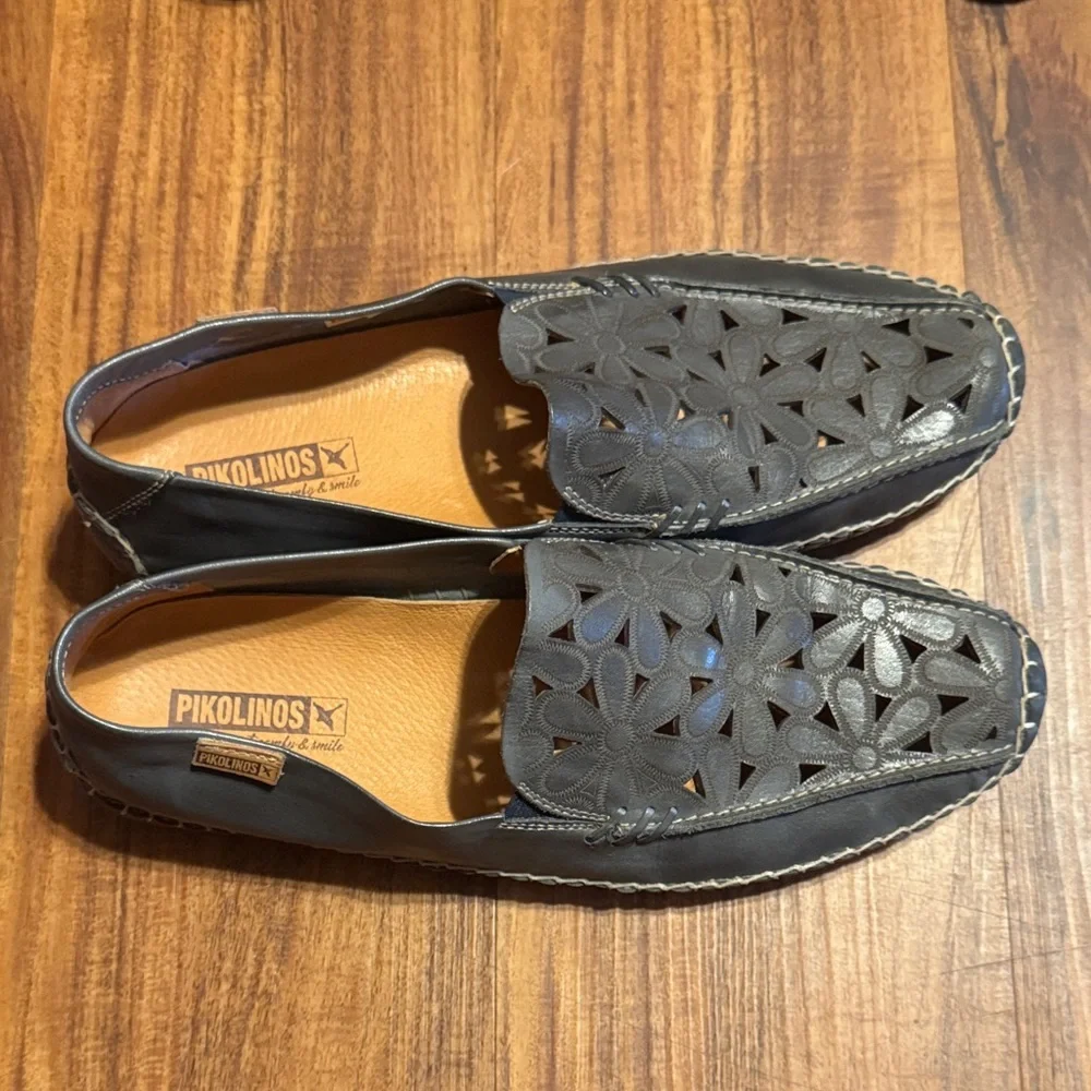 PIKOLINOS Men's Dark Gray Cut-Out Loafers